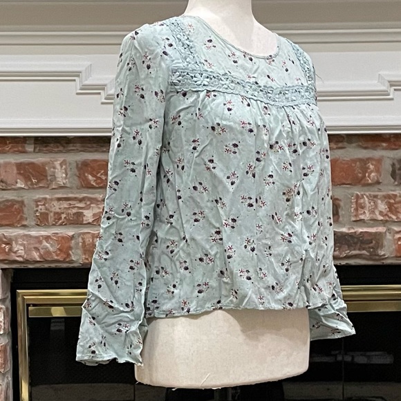 Wild Blue x Sadie Robertson baby blue floral top with crochet details / S / EUC - Picture 2 of 11
